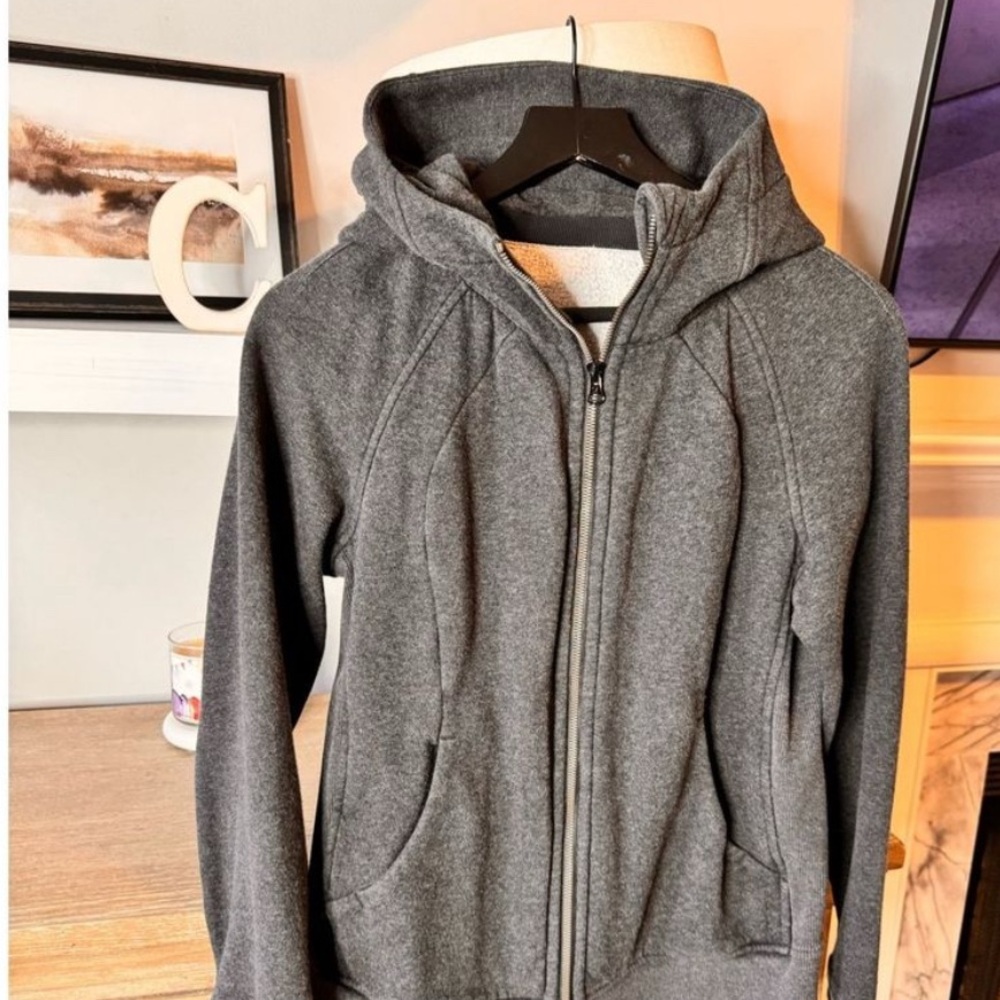 Size 8 LULILEMON Scuba Hoodie 
Used and good condition